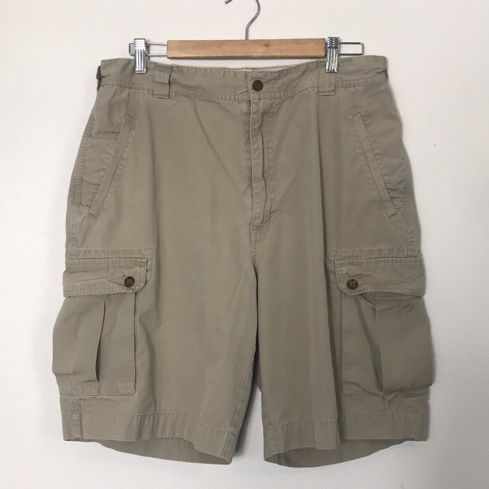Woolrich shorts cargo, khaki, size 35 waist 34 inches, inseam 10 inches,